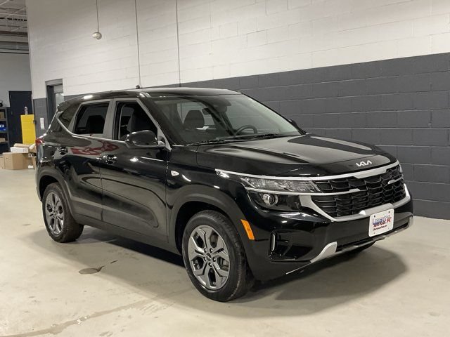 Used 2024 Kia Seltos LX AWD/4WD image 3