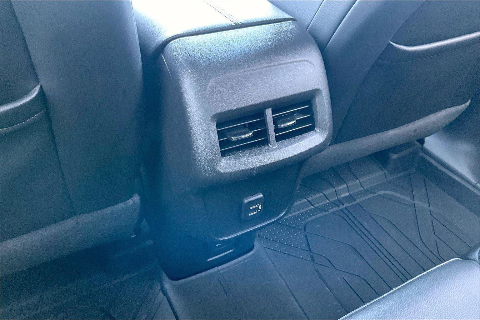 Used 2023 Chevrolet Equinox Premier image 33