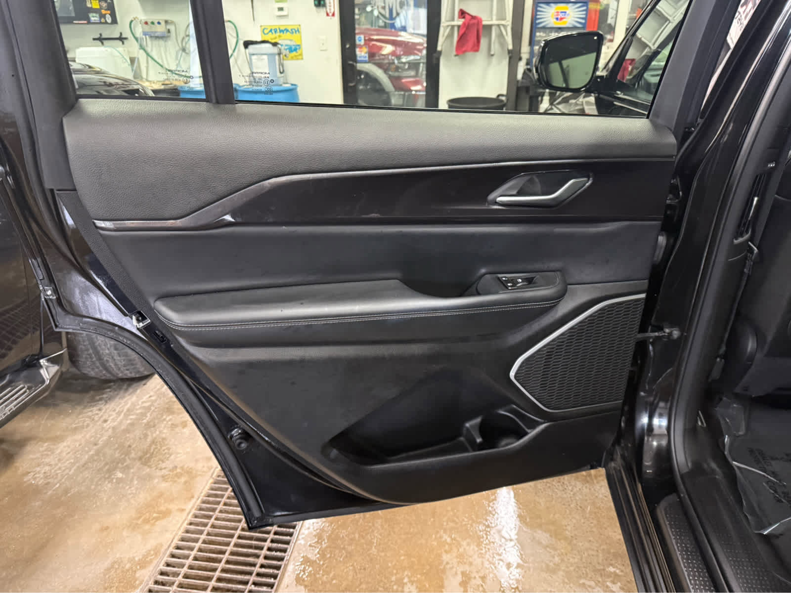 Used 2021 Jeep Grand Cherokee L Laredo AWD/4WD image 23