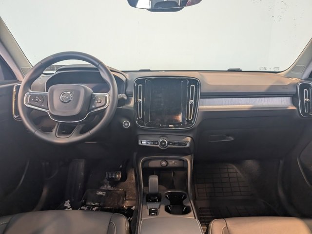 Used 2026 Volvo XC40 B5 Core w/ Climate Package image 15