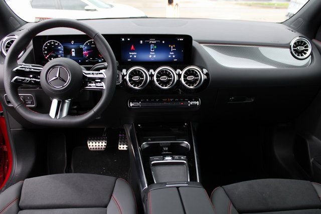 Used 2025 Mercedes-Benz GLA 250 4MATIC image 36