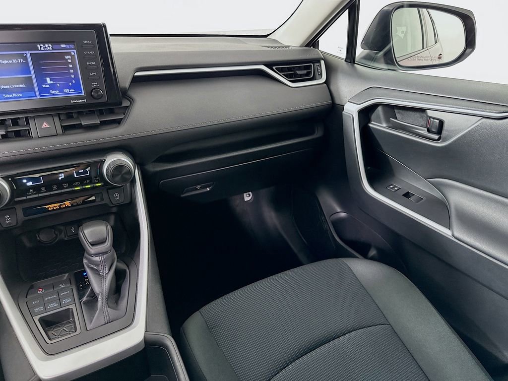 Used 2022 Toyota RAV4 LE image 22