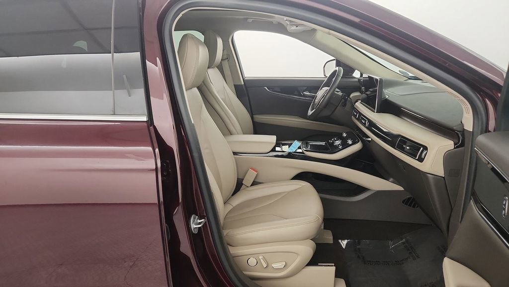 Used 2022 Lincoln Nautilus Reserve image 32