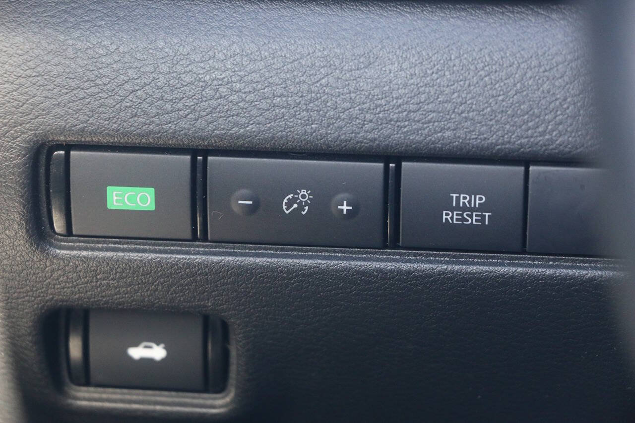 Used 2024 Nissan Sentra SV FWD image 28