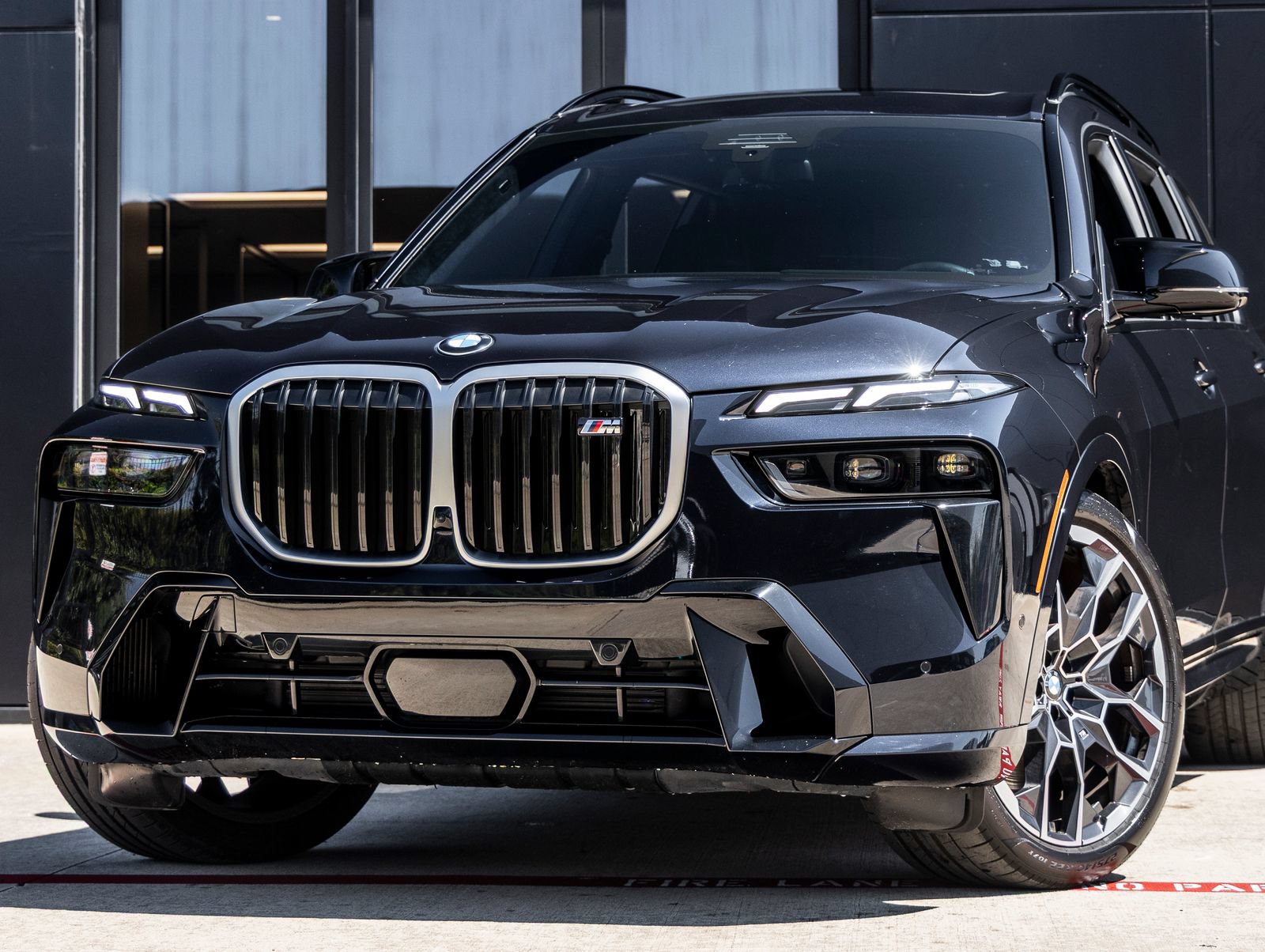 Used 2024 BMW X7 M60i AWD/4WD image 3