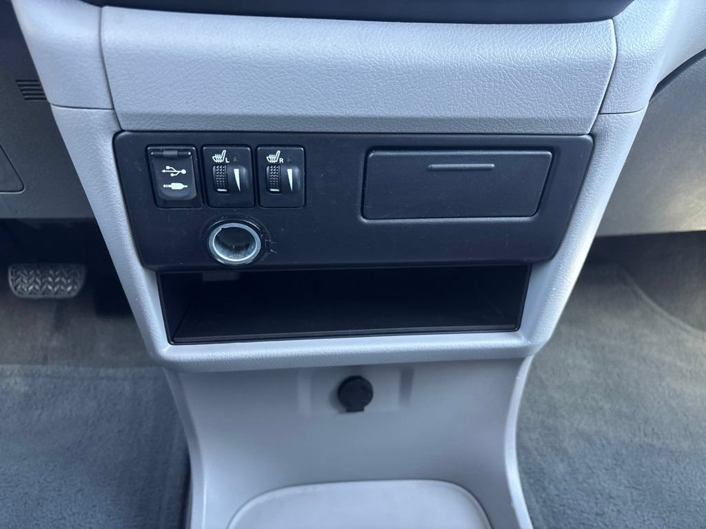 Used 2015 Toyota Sienna XLE w/ XLE Navigation Package FWD image 26