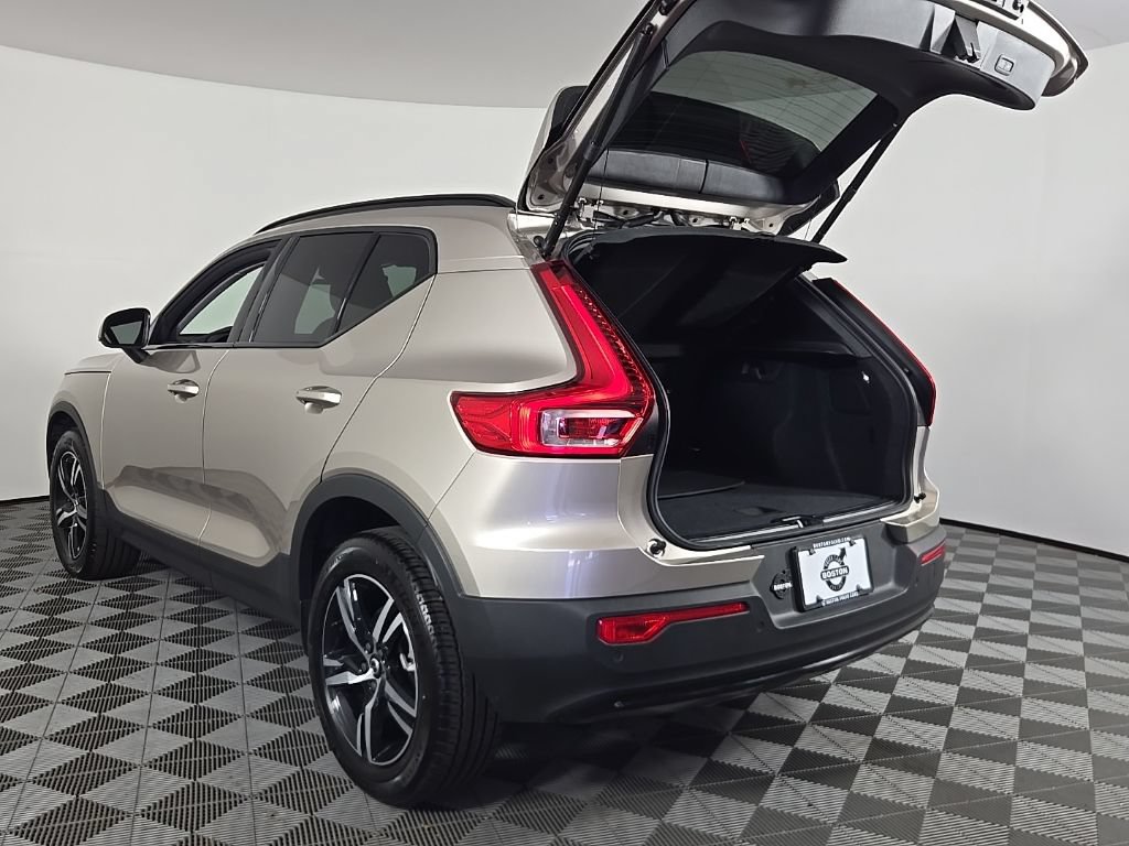 Certified 2024 Volvo XC40 B5 Core AWD/4WD image 15