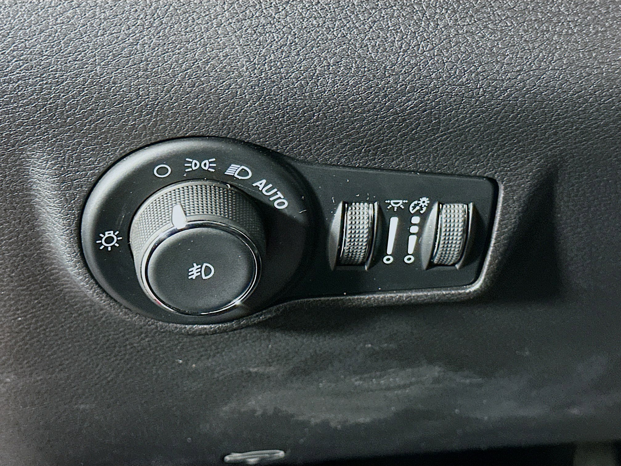 Used 2025 Jeep Compass Limited image 17