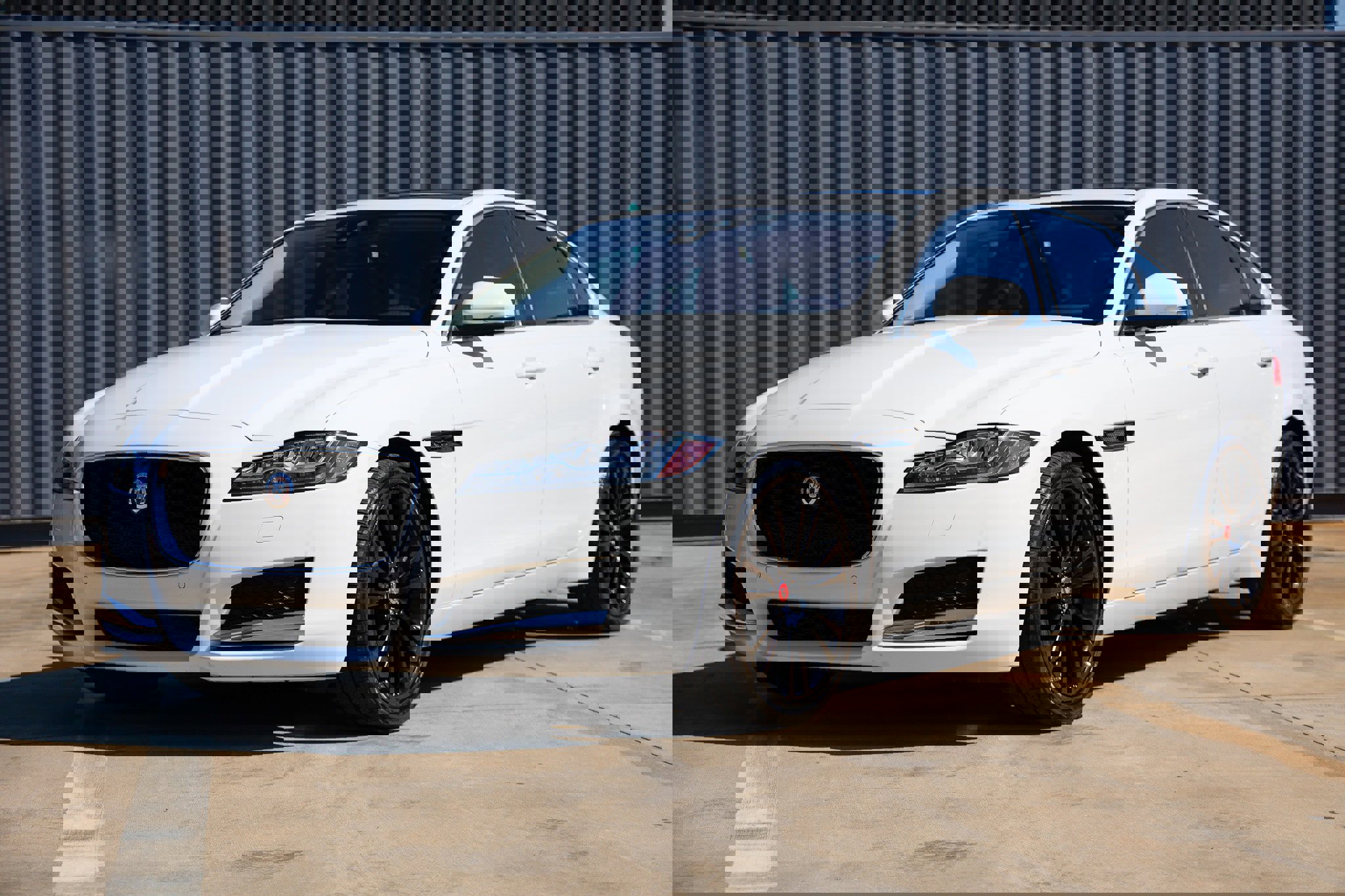 Used 2018 Jaguar XF Prestige image 4