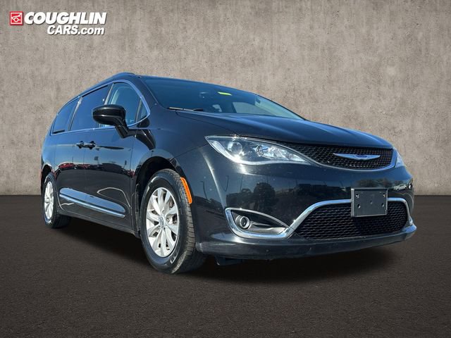 Used 2019 Chrysler Pacifica Touring-L FWD image 1