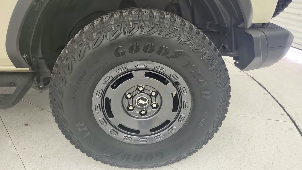 Used 2022 Ford Bronco Everglades image 28