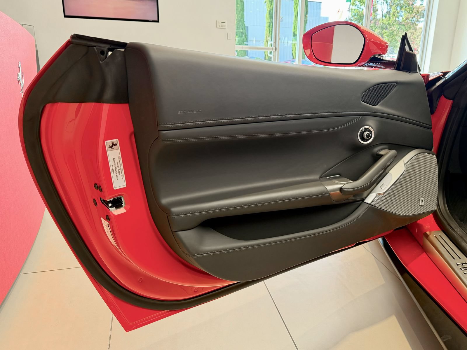 Used 2019 Ferrari Portofino RWD image 8