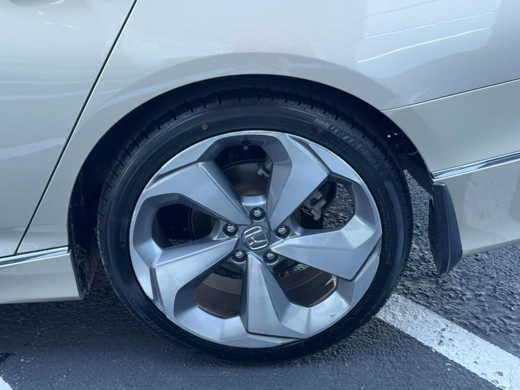 Used 2018 Honda Accord Touring image 10