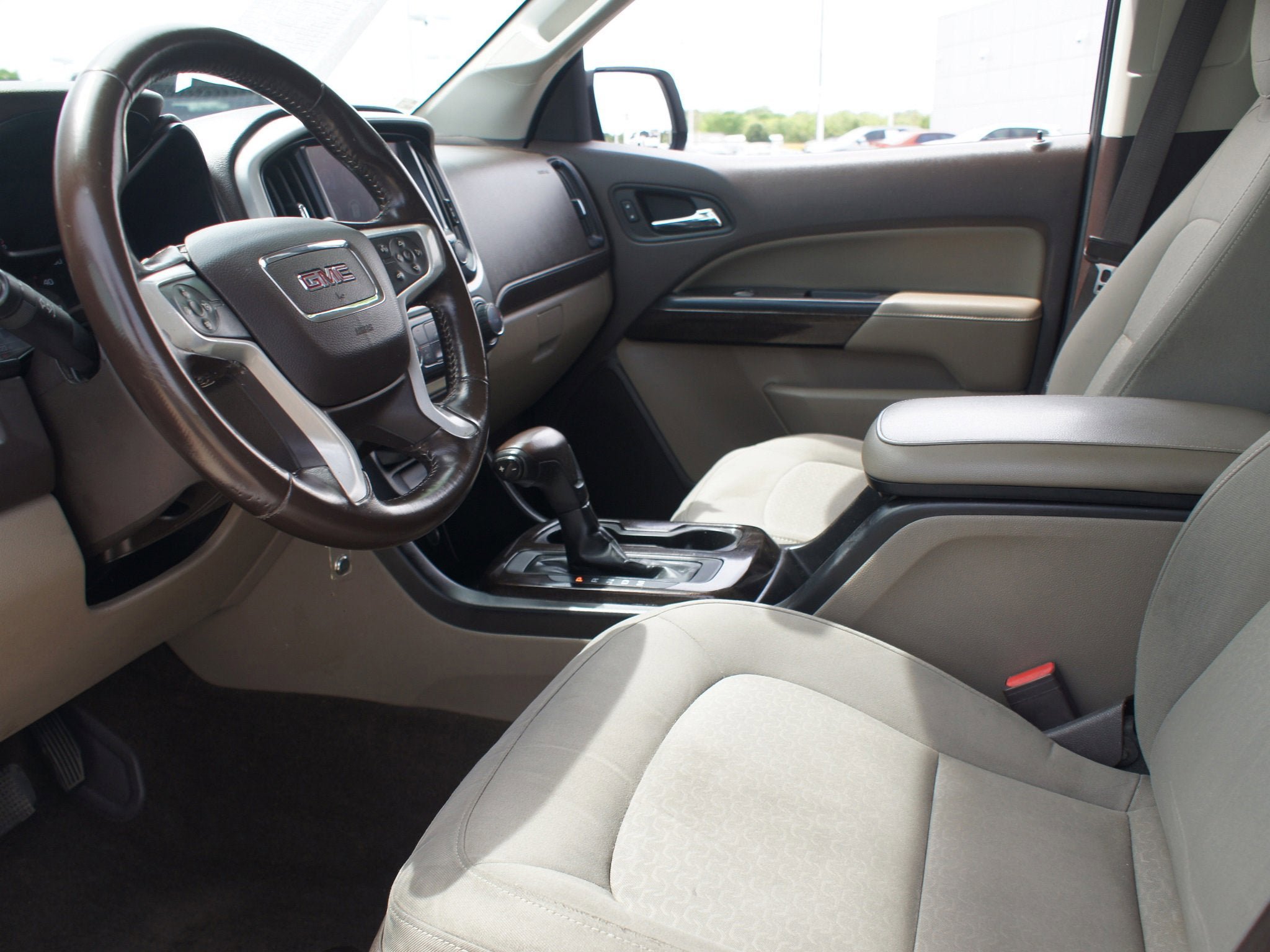 Used 2016 GMC Canyon SLE image 9