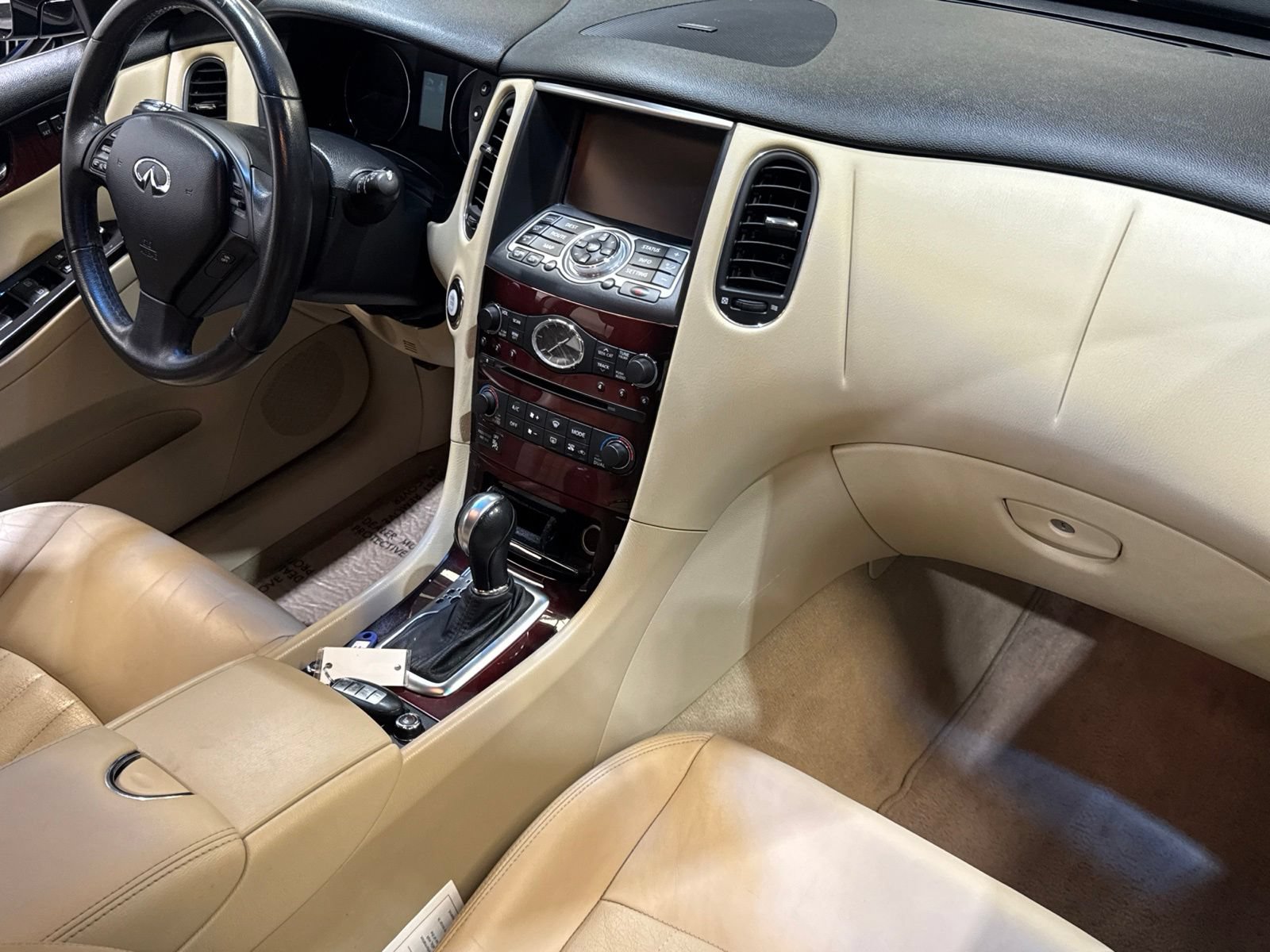 Used 2017 INFINITI QX50 AWD w/ Premium Plus Package image 40