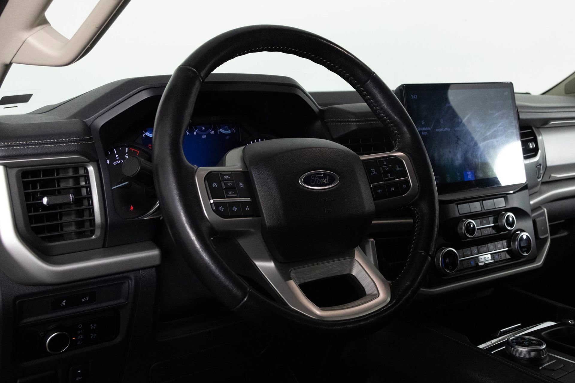 Used 2024 Ford Expedition Max XLT image 30