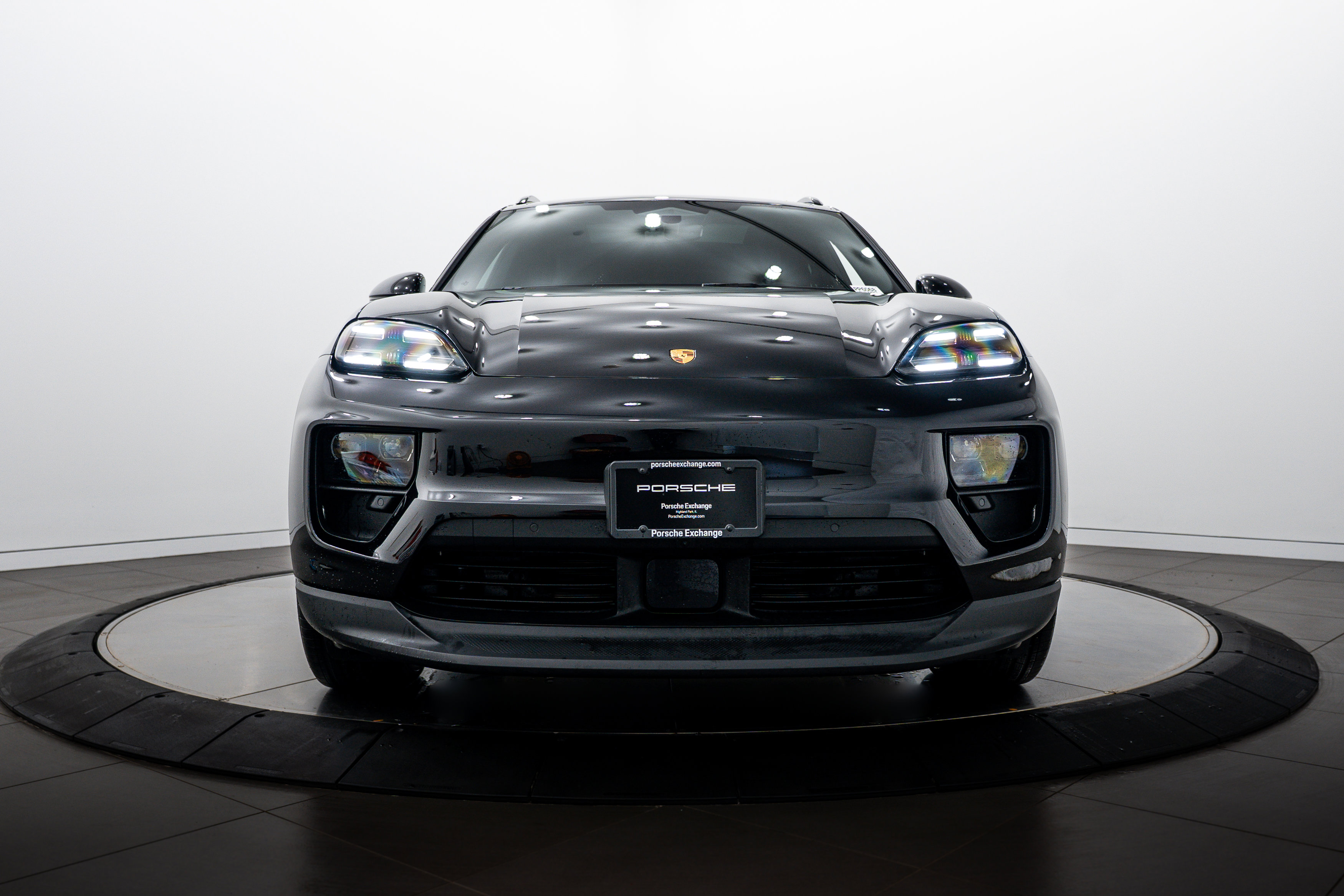 Certified 2025 Porsche Macan 4 Electric AWD/4WD image 10