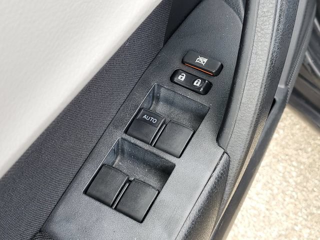 Used 2018 Toyota Corolla LE FWD image 9
