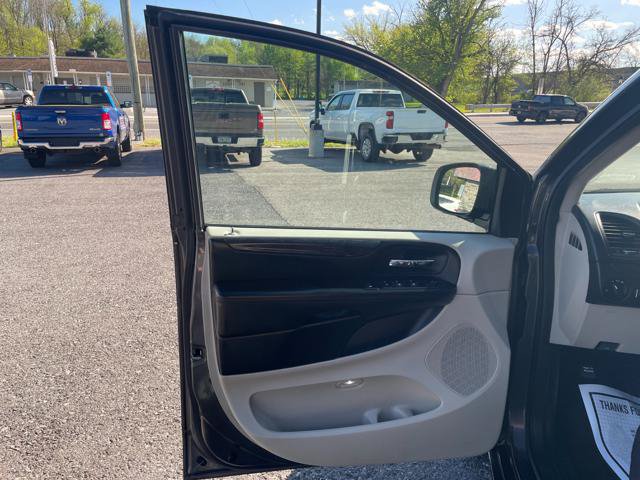 Used 2019 Dodge Grand Caravan SE w/ UConnect Hands-Free Group FWD image 13