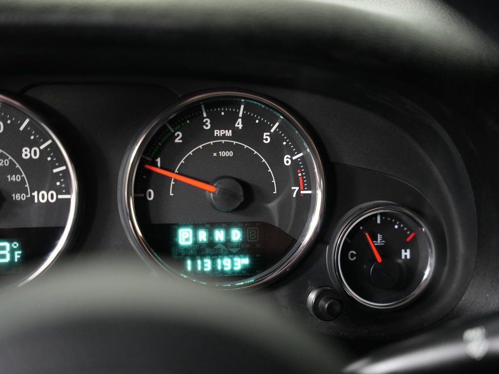 Used 2015 Jeep Wrangler Unlimited Sahara w/ Connectivity Group image 17