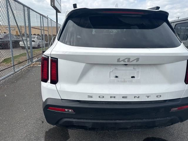 Used 2022 Kia Sorento S image 11