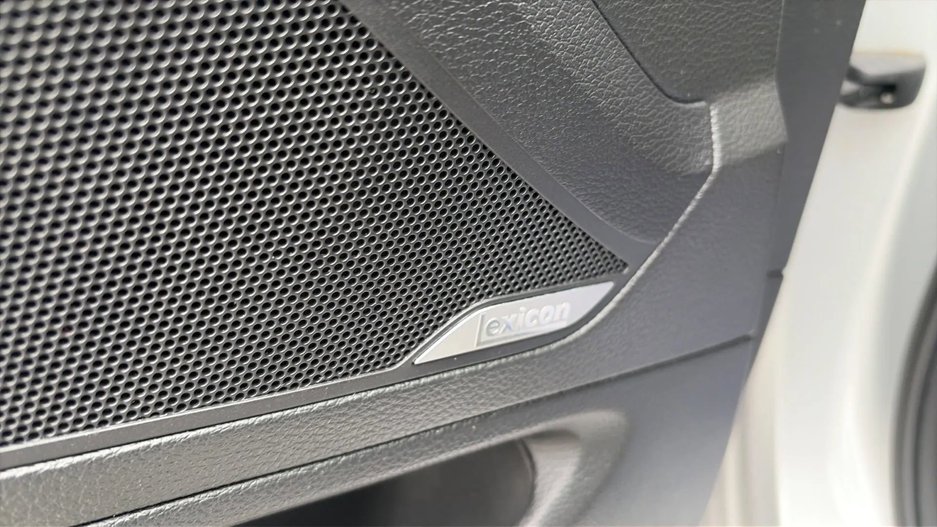 Used 2018 Genesis G80 3.8 w/ Option Group 02 image 32