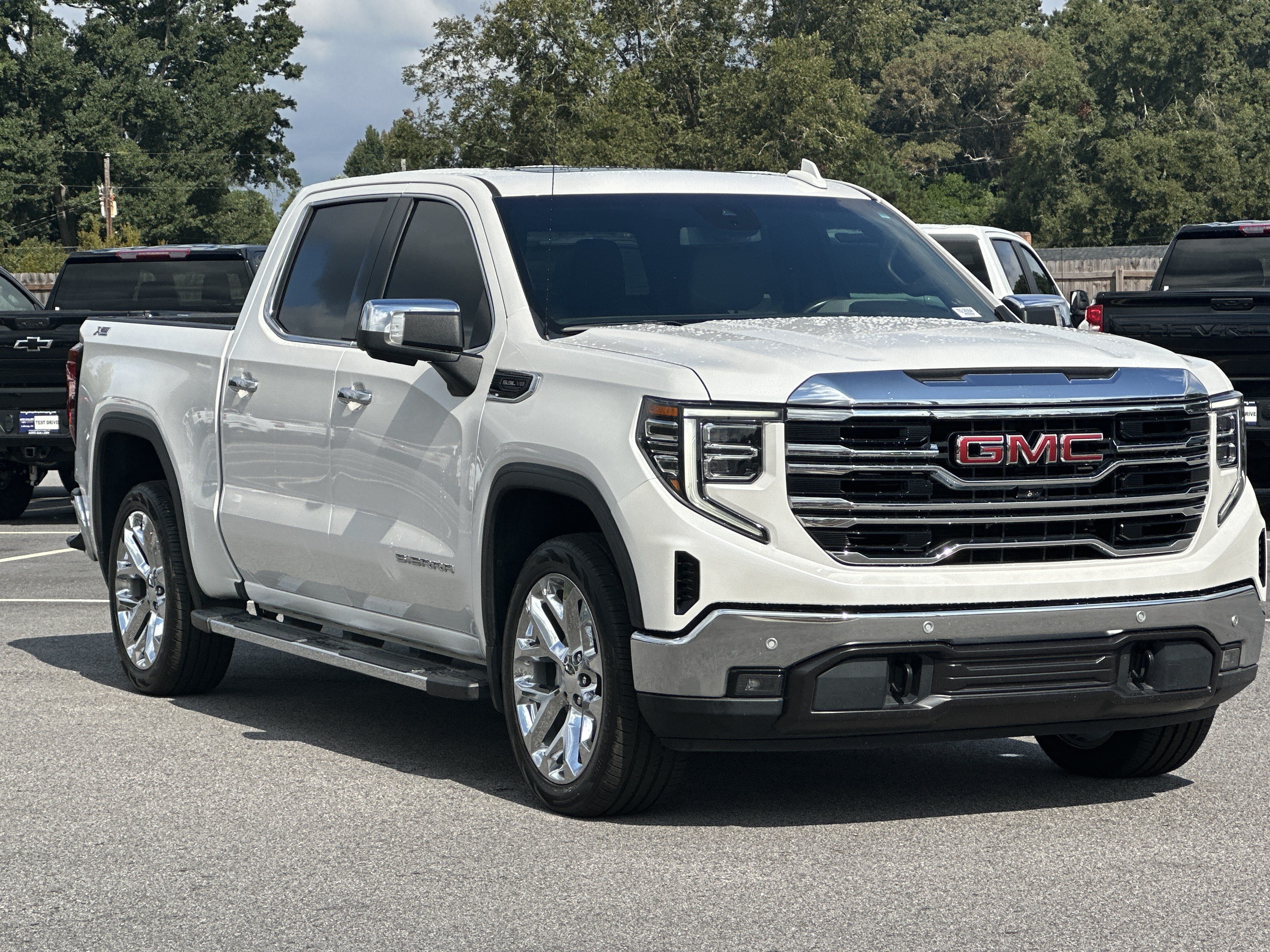 Used 2022 GMC Sierra 1500 SLT w/ SLT Premium Plus Package AWD/4WD image 3