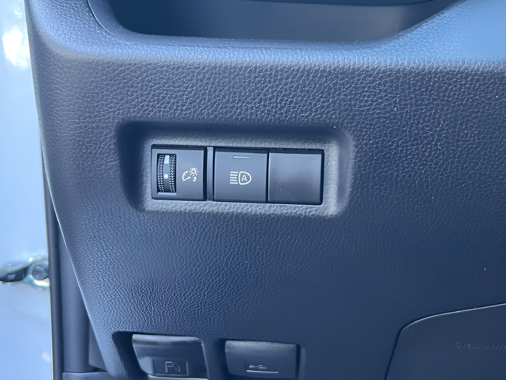 Used 2025 Toyota RAV4 XLE AWD/4WD image 19