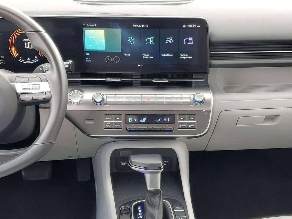Used 2025 Hyundai Kona SEL image 28