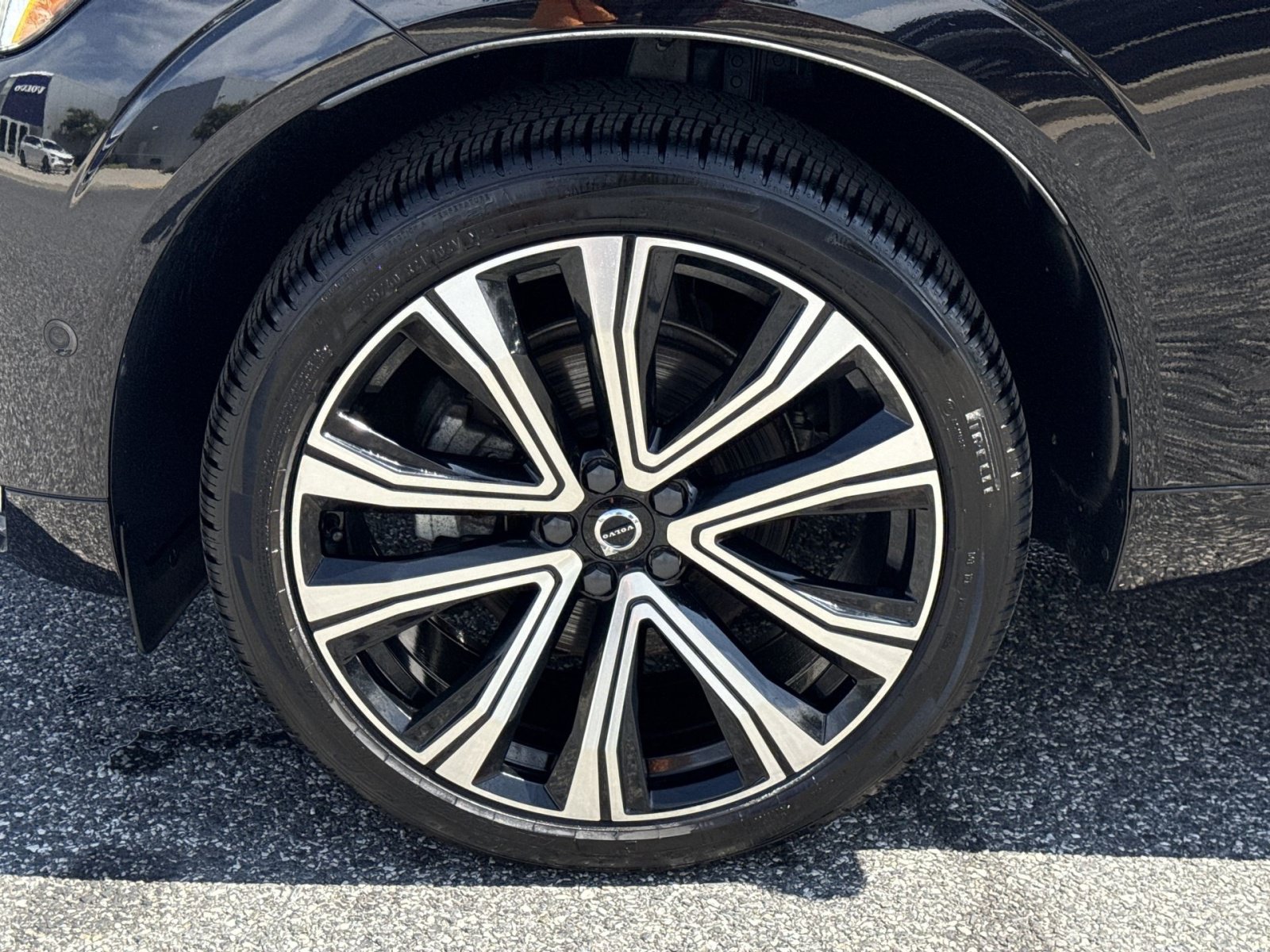 Certified 2023 Volvo XC60 B5 Ultimate w/ Climate Package AWD/4WD image 12