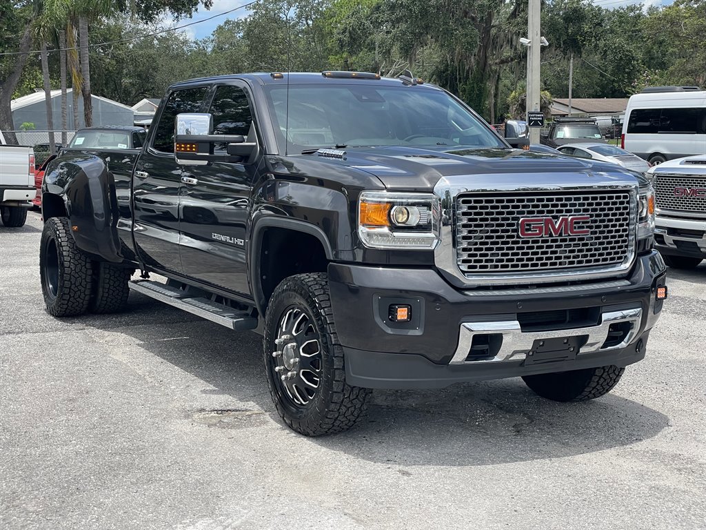 Used 2015 GMC Sierra 3500 Denali w/ Duramax Plus Package image 10