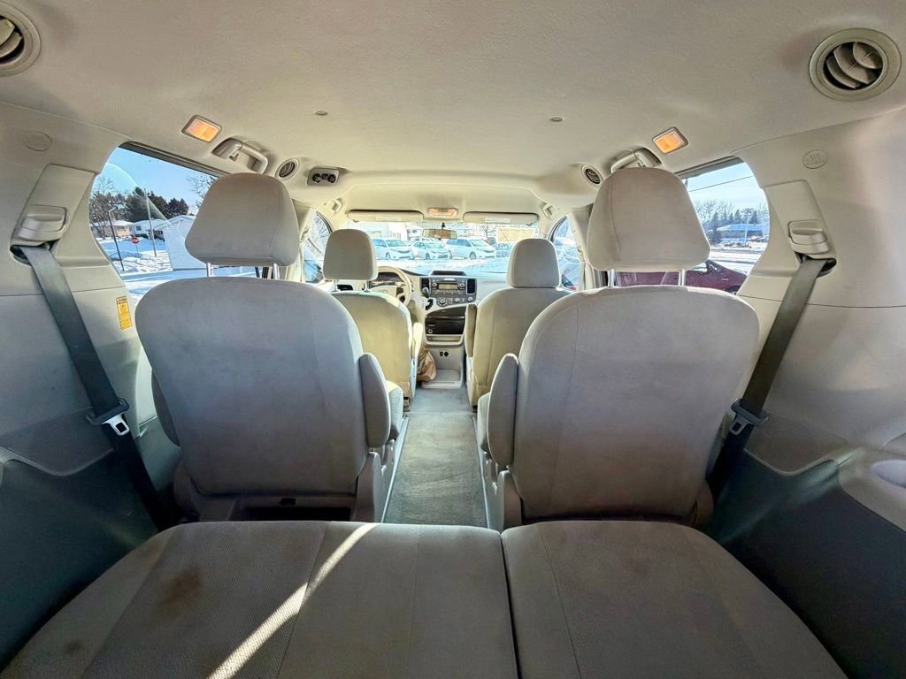 Used 2014 Toyota Sienna L image 10