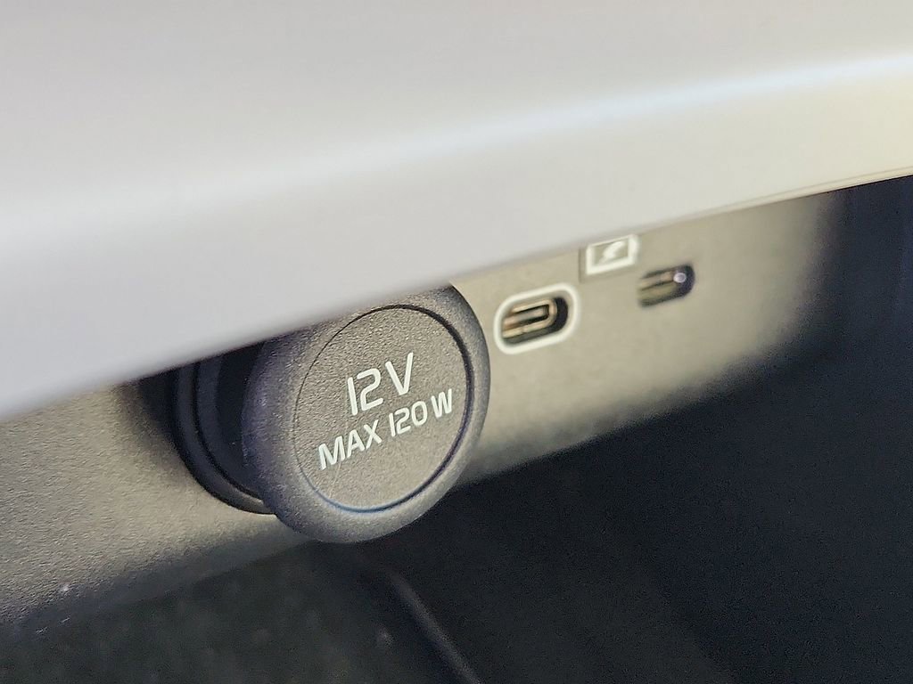 Used 2023 Volvo XC40 B5 Plus w/ Driver Assist Package image 25