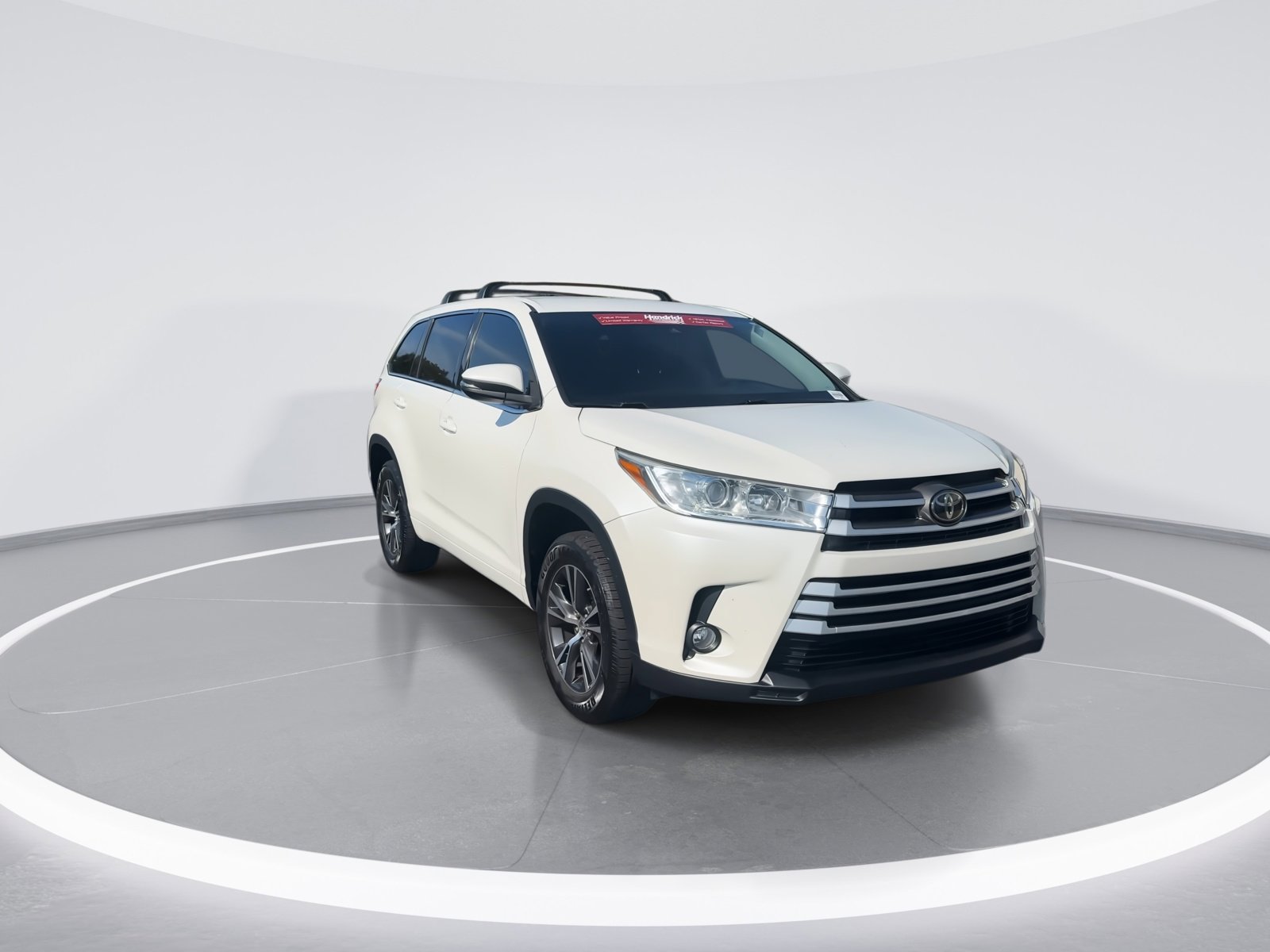 Used 2018 Toyota Highlander Plus FWD image 2