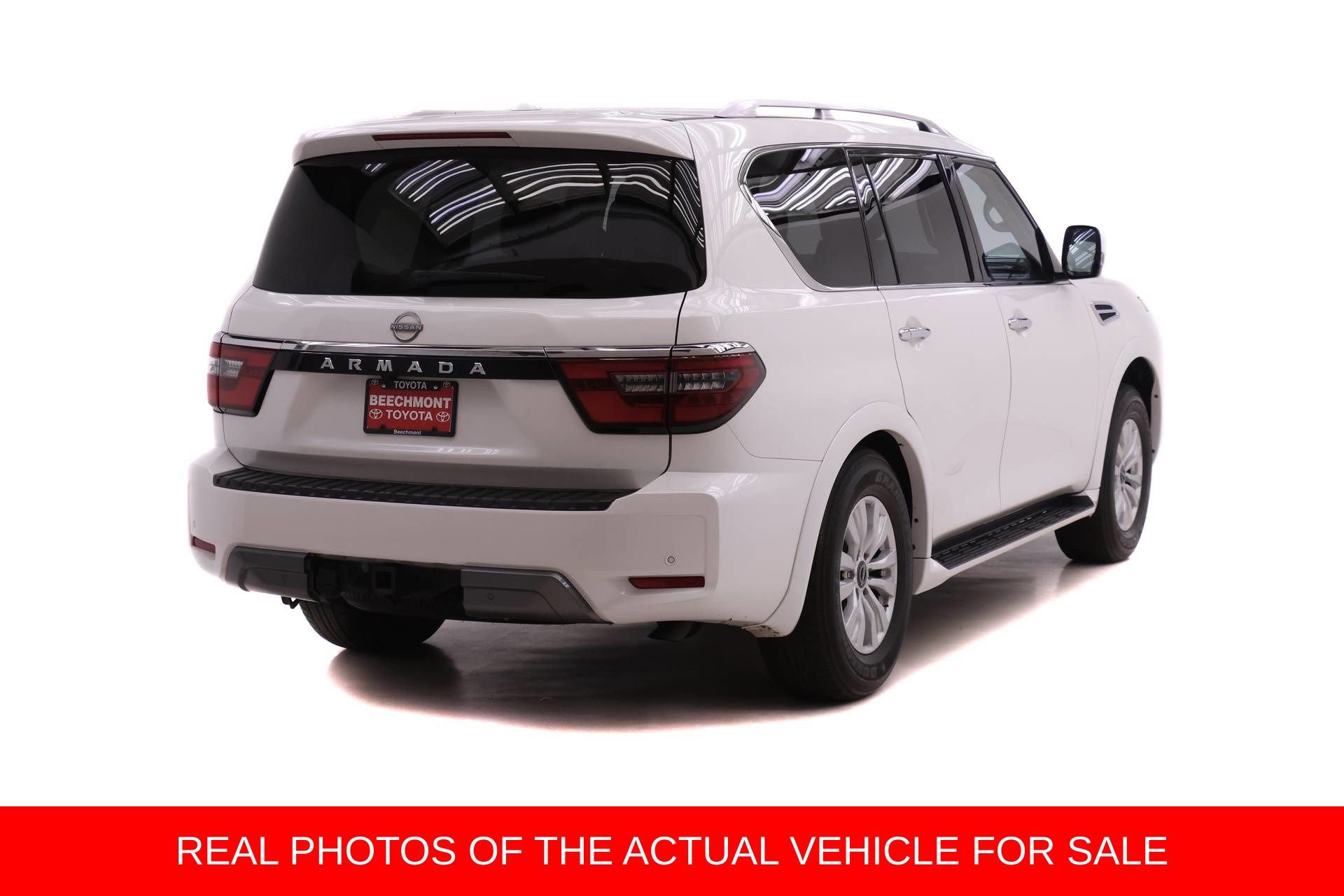 Used 2024 Nissan Armada SV w/ Cargo Package AWD/4WD image 2