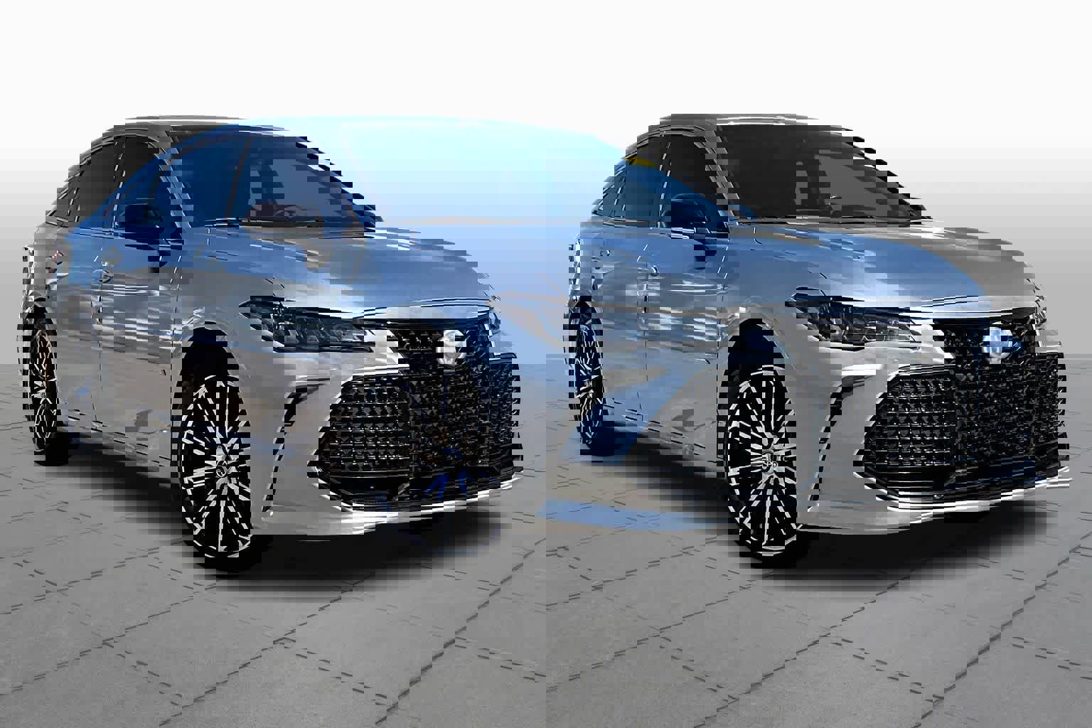 Used 2019 Toyota Avalon XSE image 3