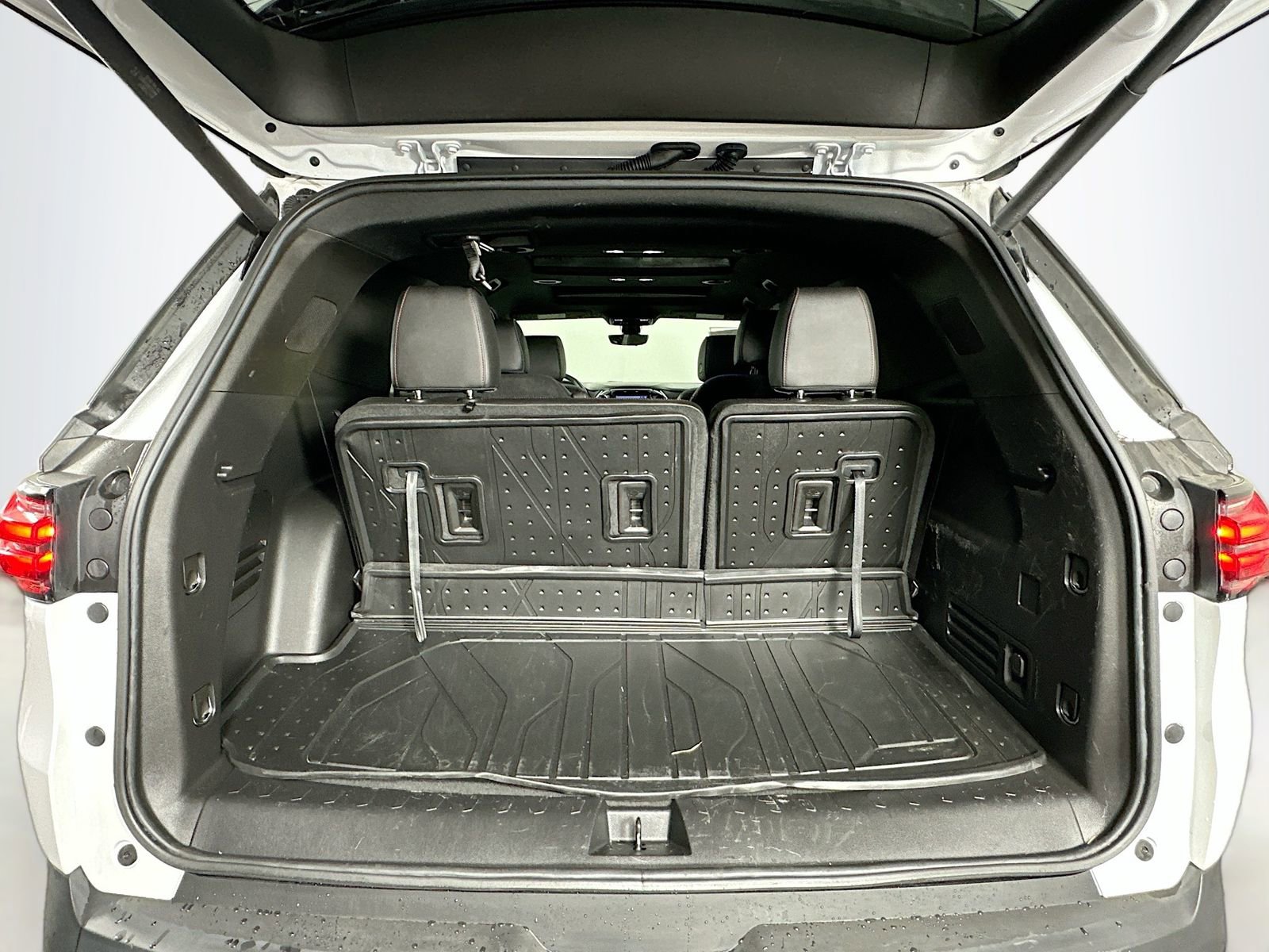 Used 2023 Chevrolet Traverse RS w/ LPO, Floor Liner Package image 29