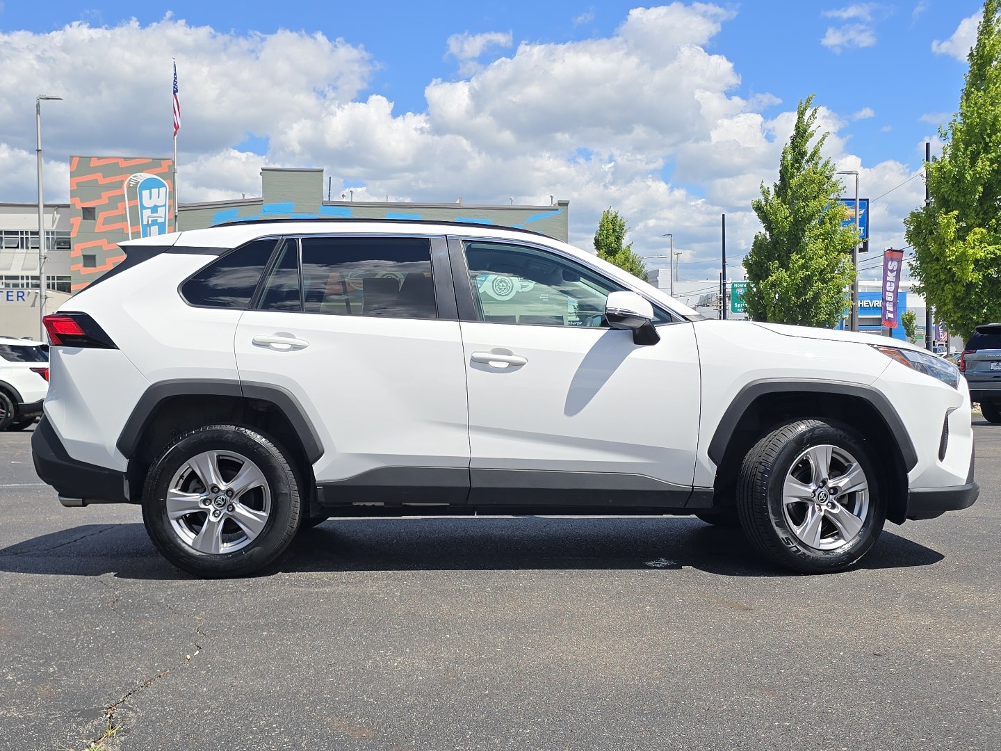 Used 2024 Toyota RAV4 XLE FWD image 21