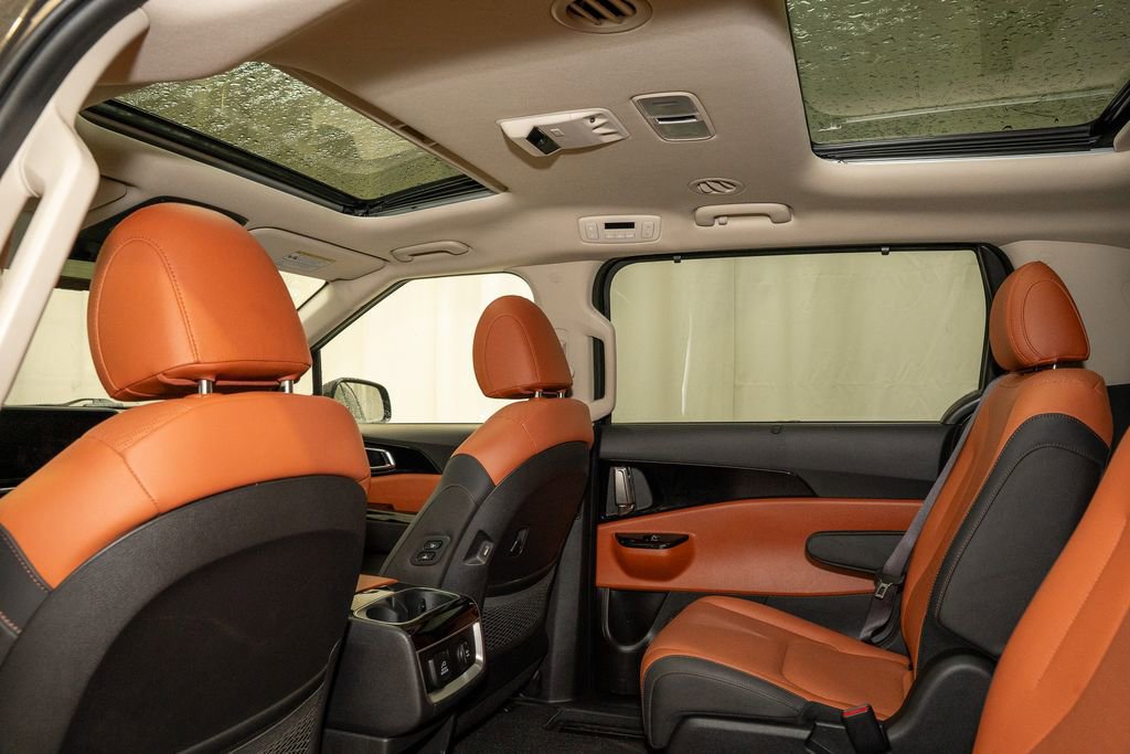 Certified 2024 Kia Carnival SX Prestige image 10