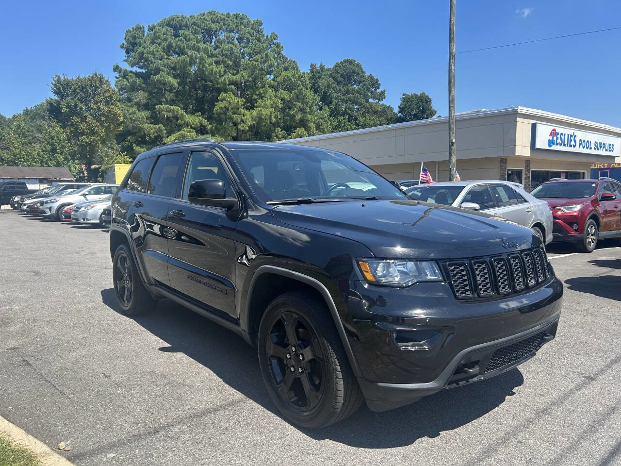 Used 2019 Jeep Grand Cherokee Laredo image 3