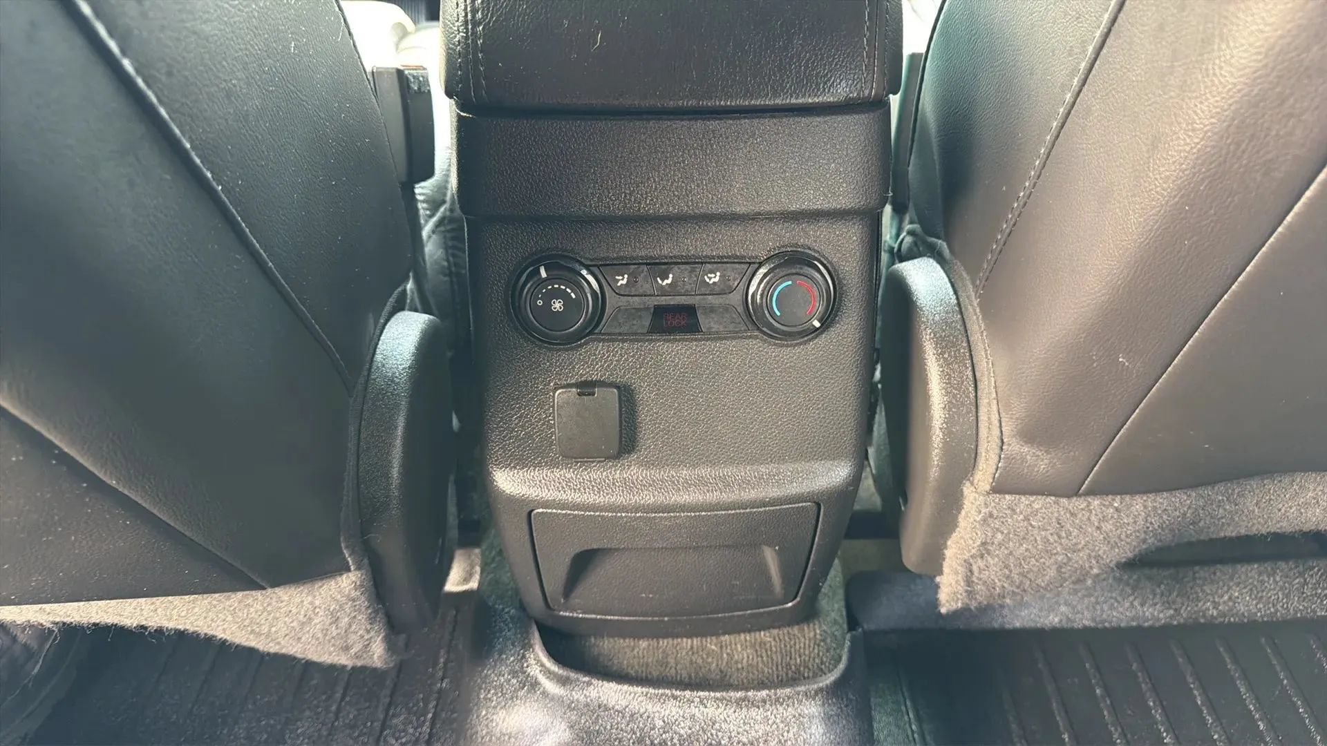 Used 2014 Ford Explorer XLT w/ Equipment Group 202A AWD/4WD image 30