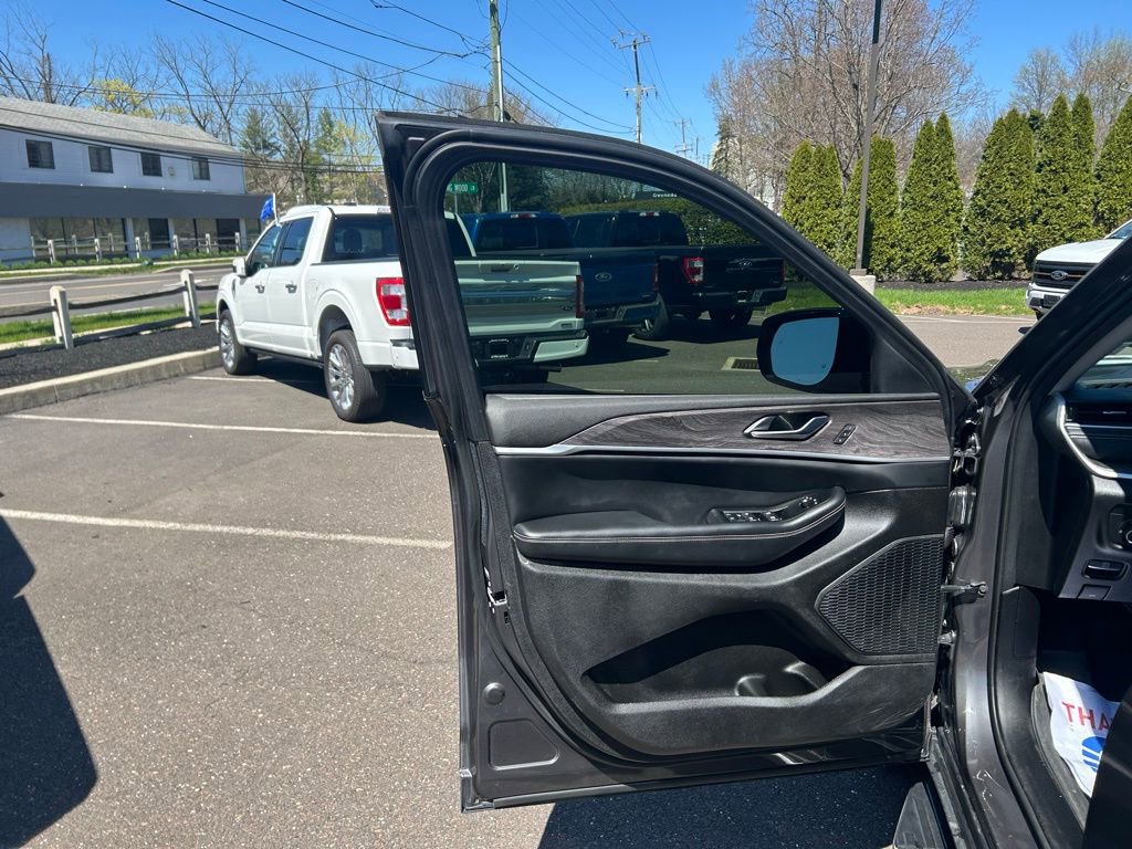 Used 2023 Jeep Grand Cherokee L Limited image 13