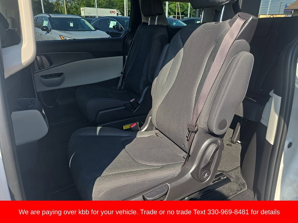 Used 2024 Kia Carnival LX FWD image 30