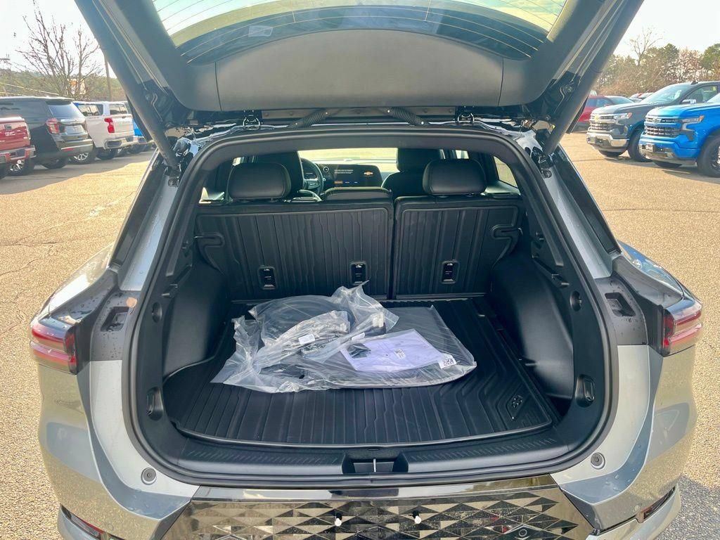 New 2026 Chevrolet Equinox EV RS w/ LPO, All-Weather Mat Package FWD image 5