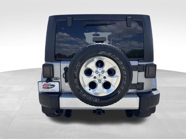 Used 2015 Jeep Wrangler Unlimited Sahara w/ Dual Top Group AWD/4WD image 4