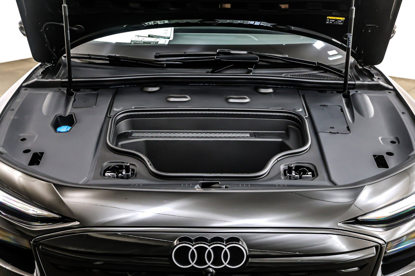 New 2025 Audi A6 e-tron Premium AWD/4WD image 11