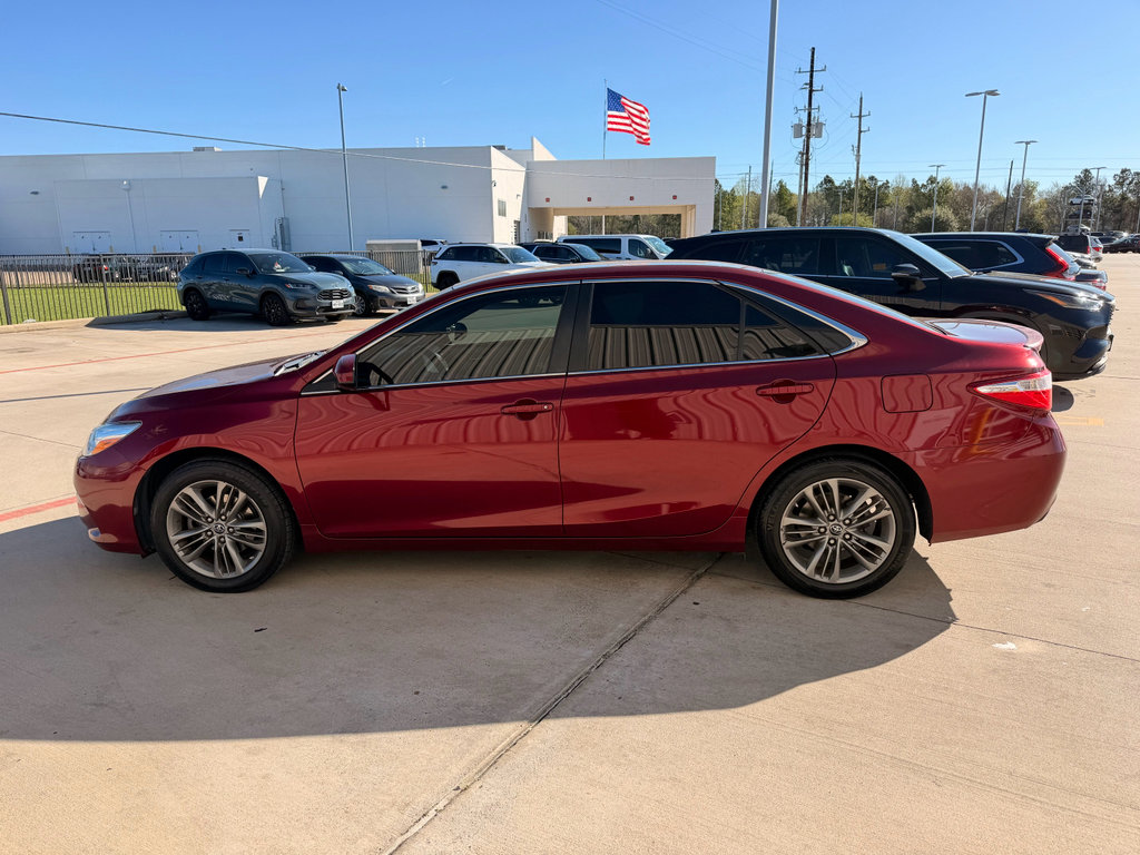 Used 2015 Toyota Camry SE image 4