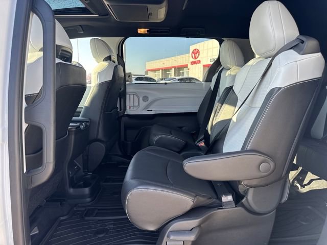 New 2026 Toyota Sienna XSE image 13