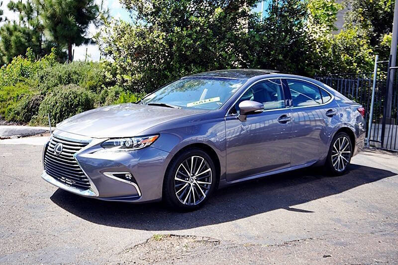 Used 2017 Lexus ES 350 w/ Luxury Package image 6