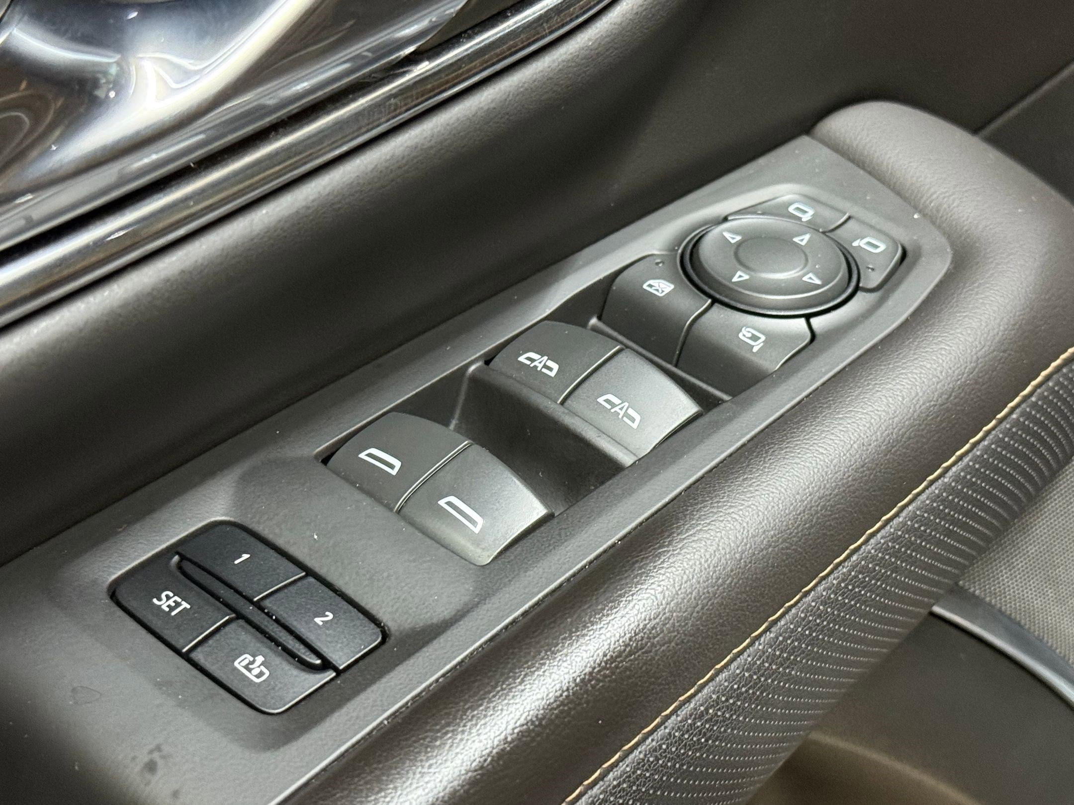 Used 2023 GMC Yukon AT4 w/ AT4 Premium Package image 25